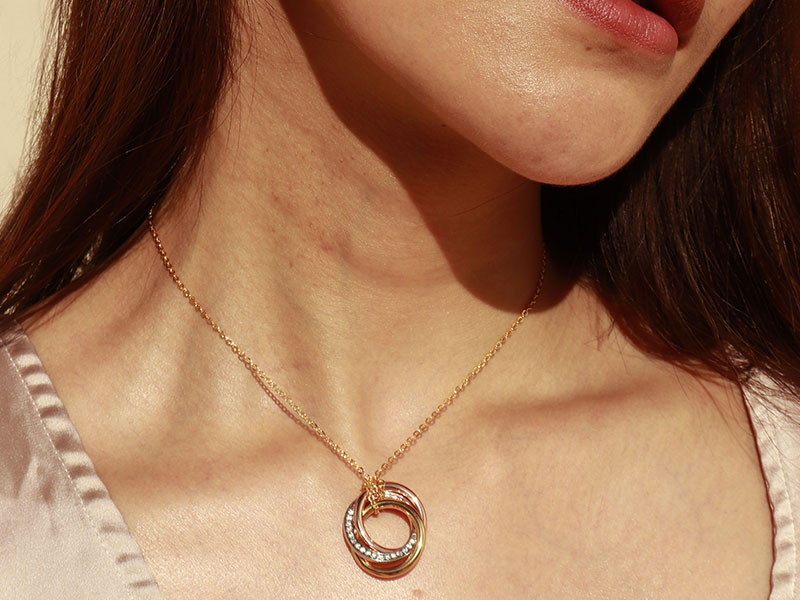 myjs-personalised-brilliance-interlocking-triple-tricolour-myjewellerystory-blog-feature