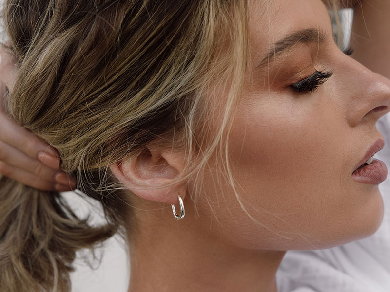 wearing-huggies-myjs-style-guide-hoop-earrings-myjewellerystory-blog