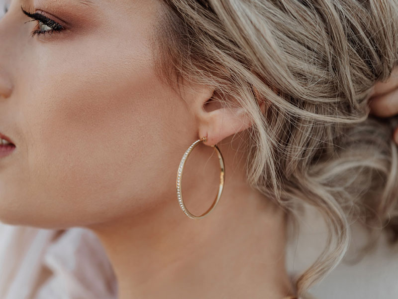 wearing-maxi-hoop-myjs-style-guide-hoop-earrings-myjewellerystory-blog